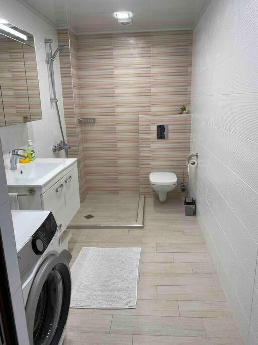 Sunny Spacious Apartment In A Great Location Kazanłyk Zewnętrze zdjęcie