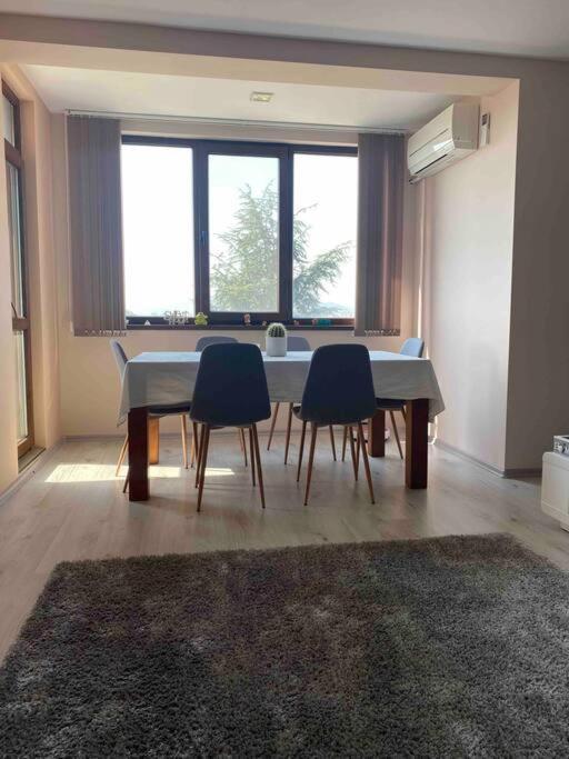 Sunny Spacious Apartment In A Great Location Kazanłyk Zewnętrze zdjęcie