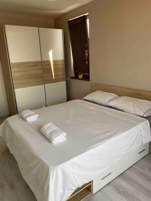Sunny Spacious Apartment In A Great Location Kazanłyk Zewnętrze zdjęcie