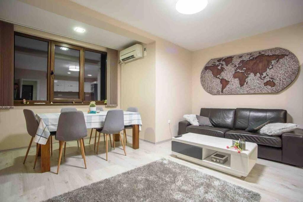 Sunny Spacious Apartment In A Great Location Kazanłyk Zewnętrze zdjęcie
