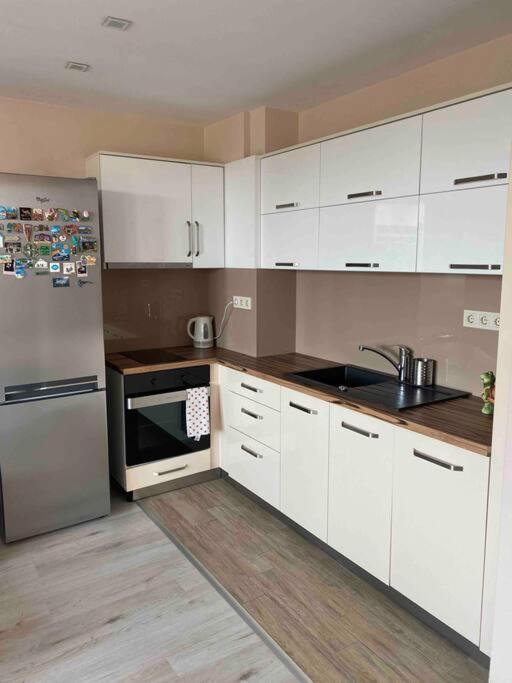Sunny Spacious Apartment In A Great Location Kazanłyk Zewnętrze zdjęcie