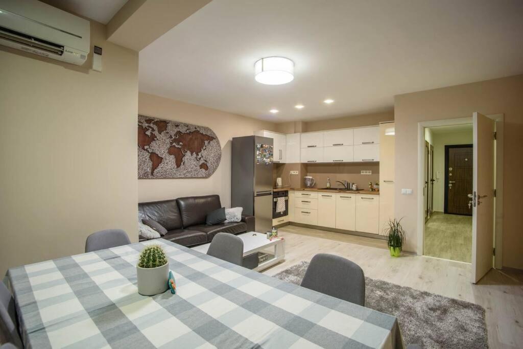 Sunny Spacious Apartment In A Great Location Kazanłyk Zewnętrze zdjęcie