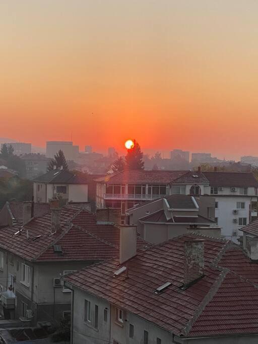 Sunny Spacious Apartment In A Great Location Kazanłyk Zewnętrze zdjęcie